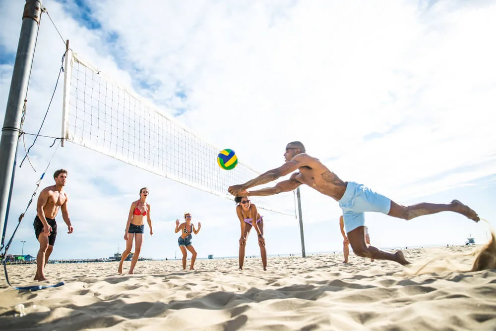 Disfruta del invierno en la playa: deportes para la época de frío — Hotel Akquaaa, Calafell