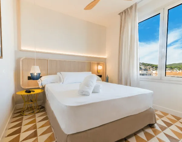Consejos y ventajas si viajas a la playa en primavera — Hotel Akquaaa, Calafell