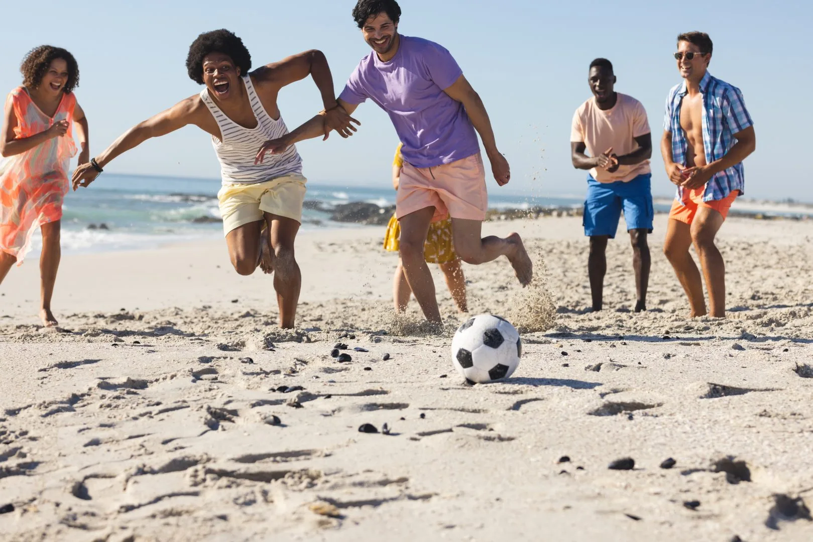 Los beneficios de hacer deporte en la playa — Hotel Akquaaa, Calafell