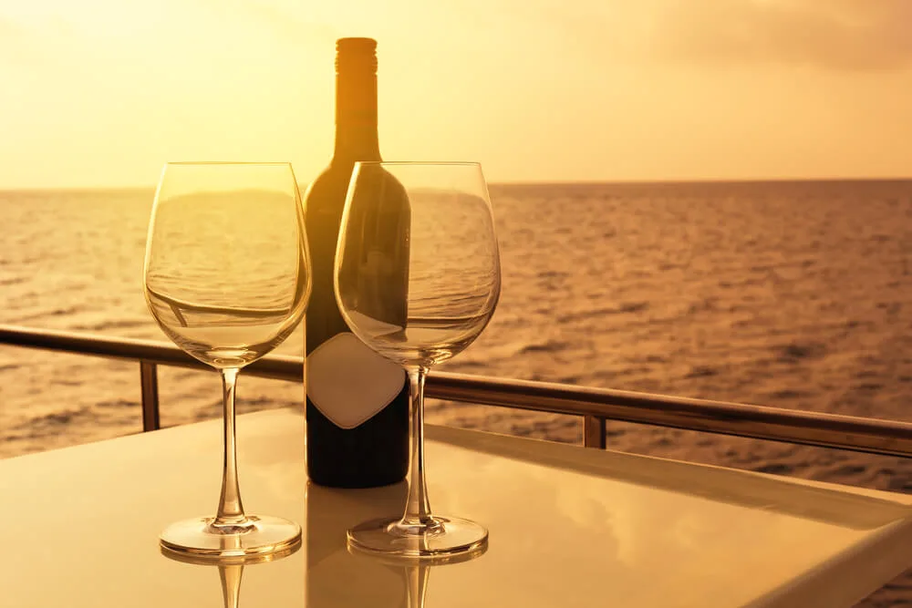 ¿Una escapada romántica en San Valentín — Hotel Akquaaa, Calafell